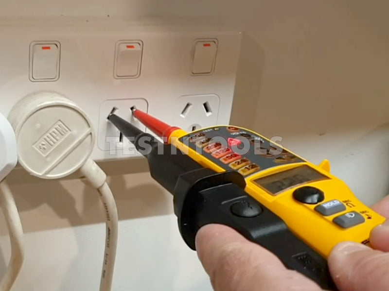 Fluke T150 LCD Voltage And Continuity Tester 690V